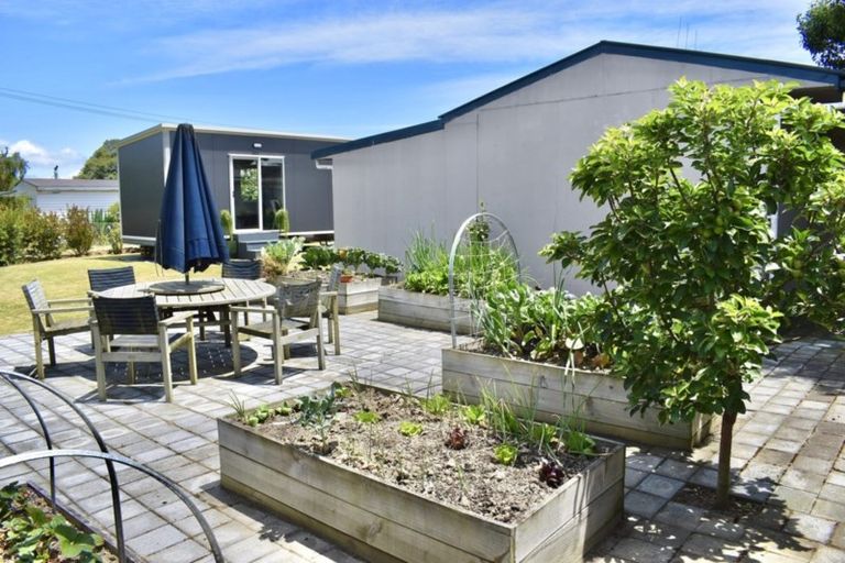 Photo of property in 16 Lemon Street, Otaki, 5512