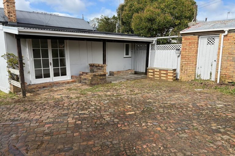 Photo of property in 55 Hutchinson Avenue, New Lynn, Auckland, 0600