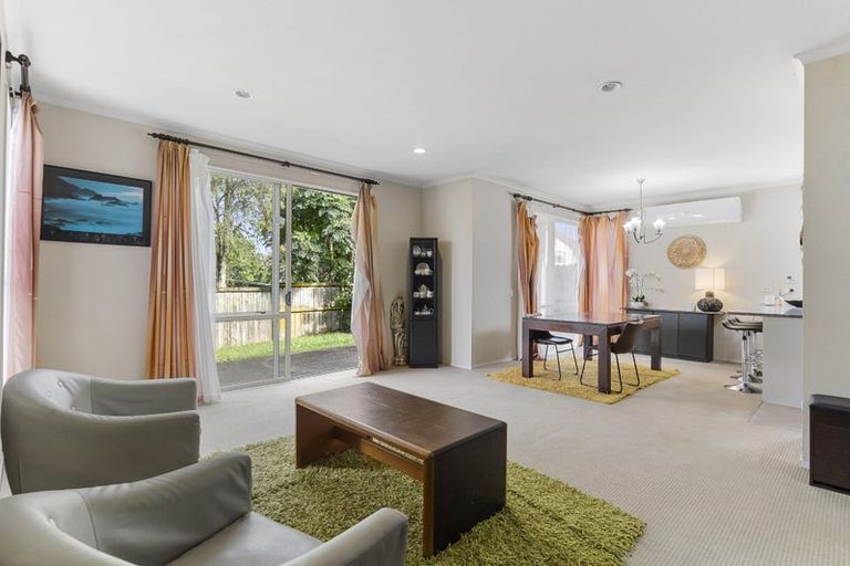 Photo of property in 12 Seresin Crescent, Flat Bush, Auckland, 2016