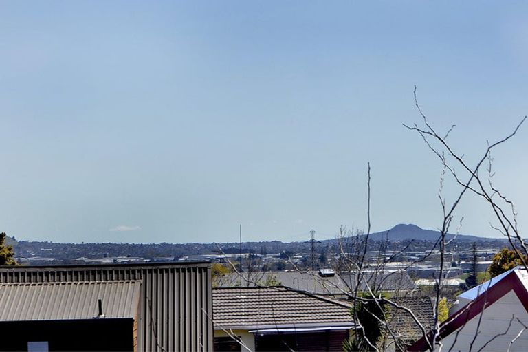 Photo of property in 32 Hollyford Drive, Clover Park, Auckland, 2105