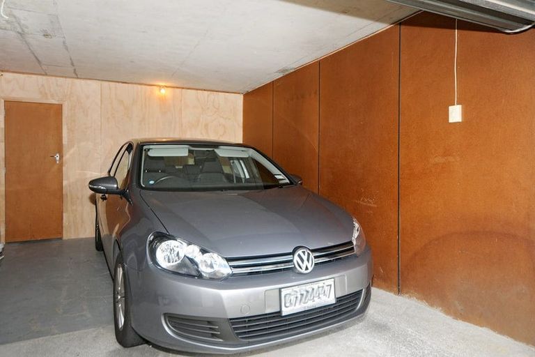 Photo of property in 9/2 Oriental Terrace, Mount Victoria, Wellington, 6011