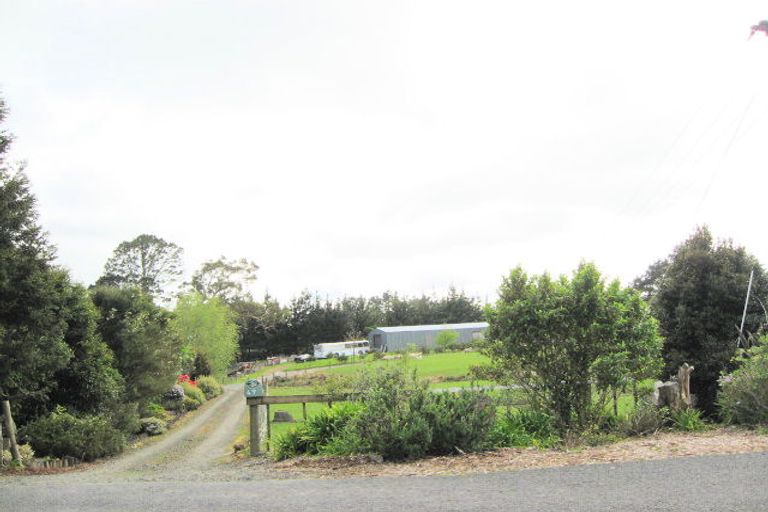 Photo of property in 47 Township Road, Waitakere, Auckland, 0816
