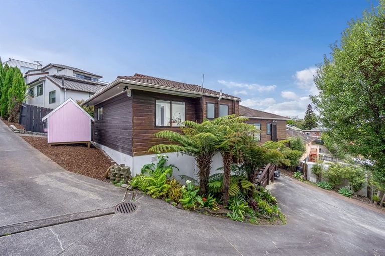 Photo of property in 1/41 Target Road, Totara Vale, Auckland, 0629