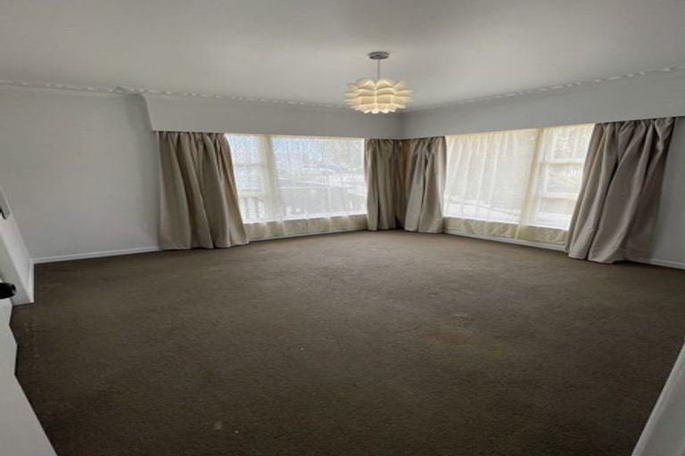 Photo of property in 233 Te Atatu Road, Te Atatu South, Auckland, 0610