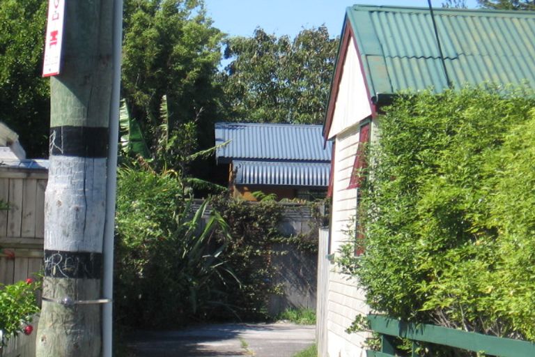 Photo of property in 43a Cobham Crescent, Kelston, Auckland, 0602