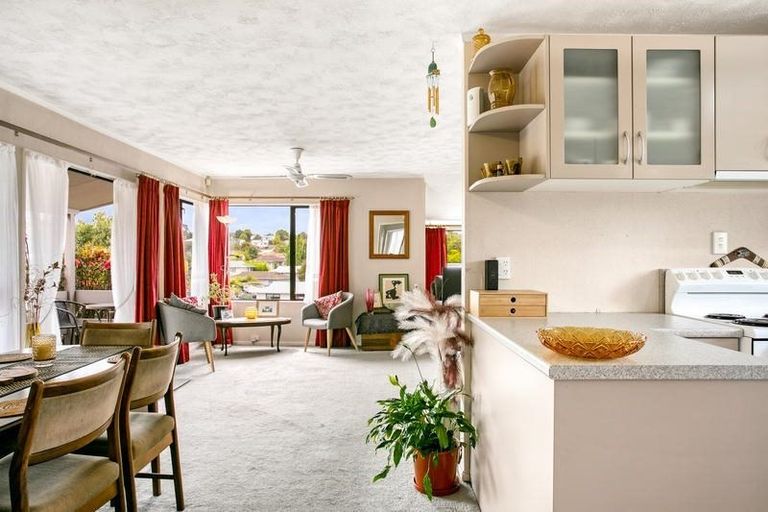 Photo of property in 6 Elizabeth Drive, West Harbour, Auckland, 0618