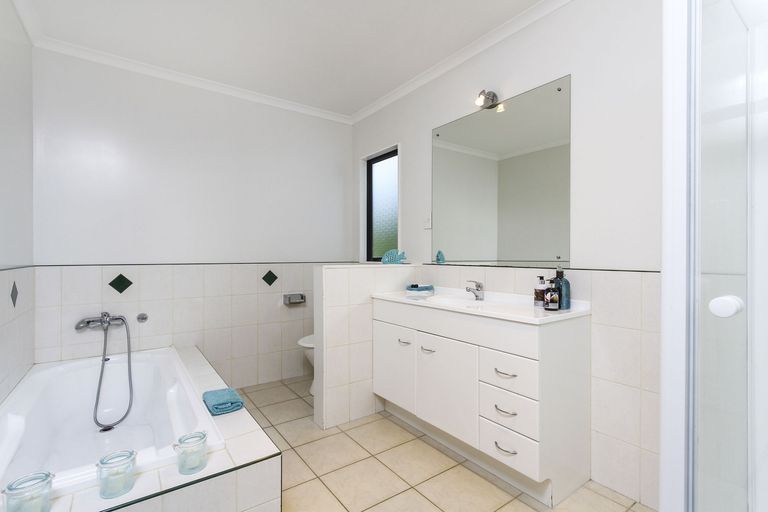 Photo of property in 28 Carnelian Court, Westgate, Auckland, 0614