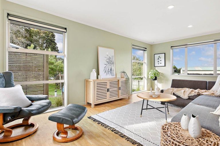 Photo of property in 24 Gavinike Place, Waimauku, 0812