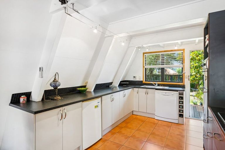 Photo of property in 10 Hastings Street, Waikanae Beach, Waikanae, 5036