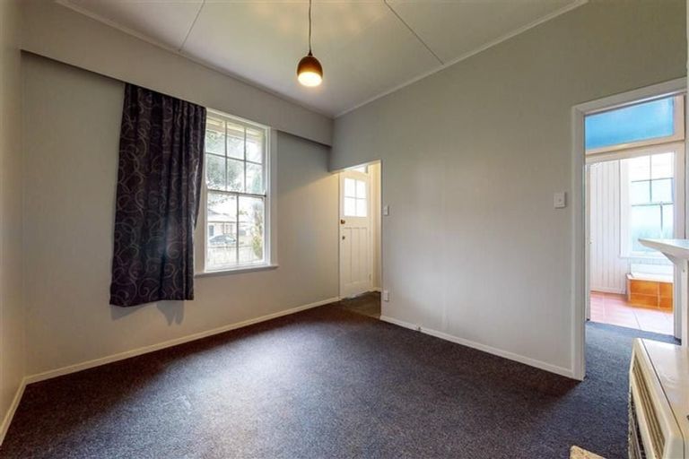 Photo of property in 22 Elizabeth Street, Moera, Lower Hutt, 5010