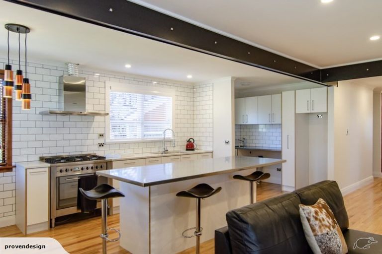 Photo of property in 16 Walton Avenue, Waikanae, 5036