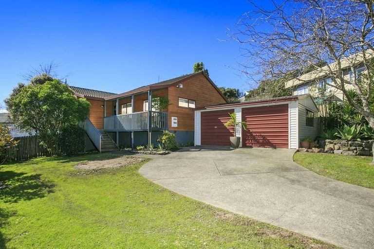 Photo of property in 18 Mallard Place, Unsworth Heights, Auckland, 0632