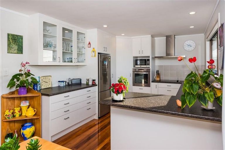 Photo of property in 859 Beach Road, Waiake, Auckland, 0630