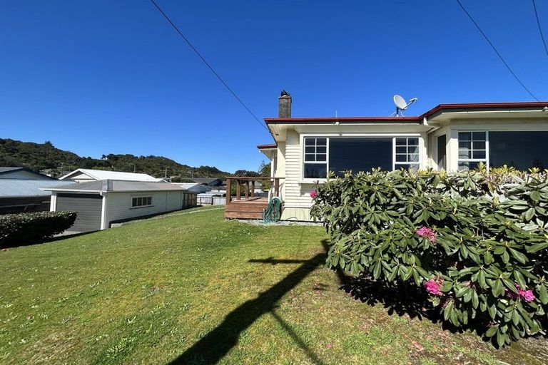 Photo of property in 3 Miro Street, Karoro, Greymouth, 7805