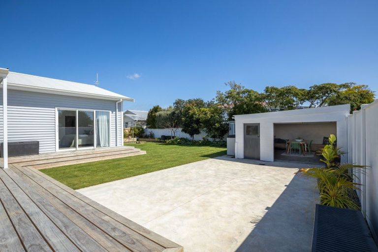 Photo of property in 12 Kowhai Street, Strandon, New Plymouth, 4312