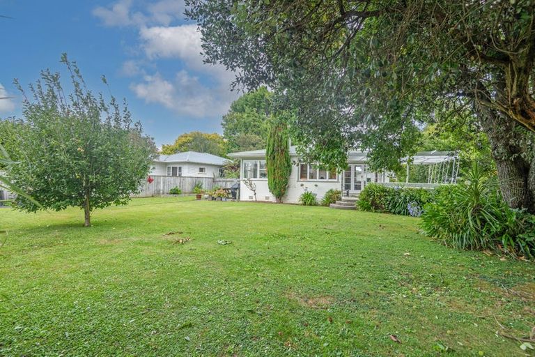 Photo of property in 15 Surrey Crescent, Hokowhitu, Palmerston North, 4410
