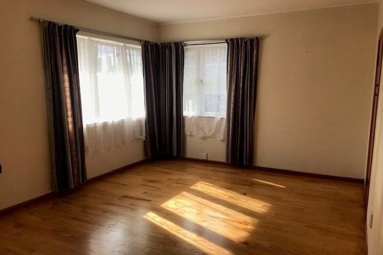 Photo of property in 12 Durham Street, Te Atatu Peninsula, Auckland, 0610