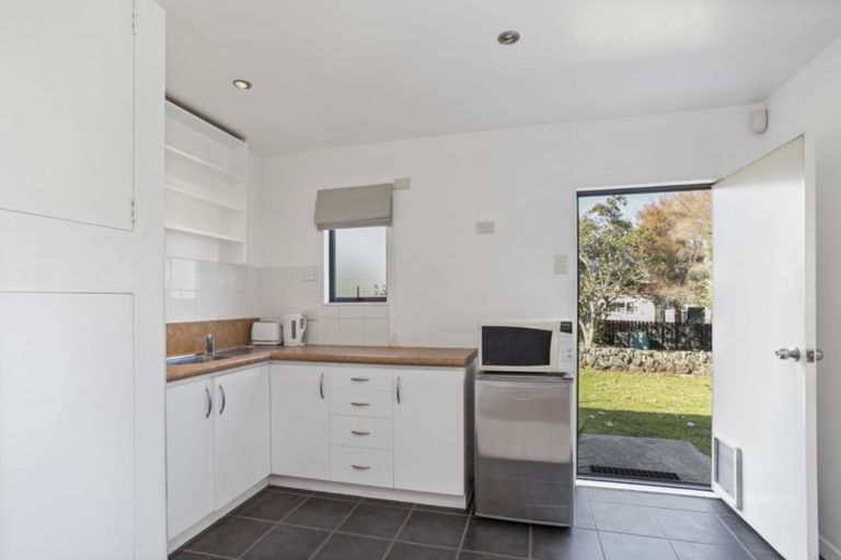 Photo of property in 8 Kiekie Road, Mangere Bridge, Auckland, 2022