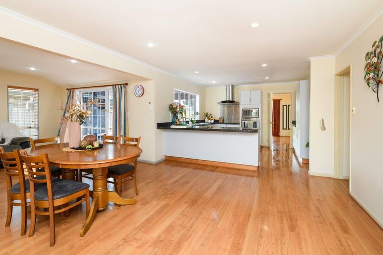 Photo of property in 2 Rosebank Avenue, Kelvin Grove, Palmerston North, 4414