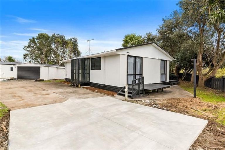 Photo of property in 36 Seaward Place, Wattle Downs, Auckland, 2103