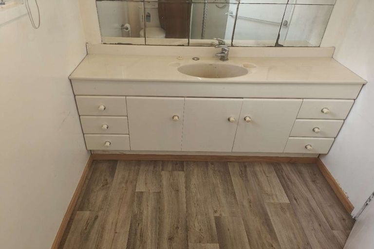 Photo of property in 41 Takapu Street, Henderson, Auckland, 0612