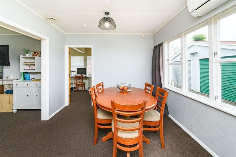 Photo of property in 22 Somerset Crescent, Highbury, Palmerston North, 4412