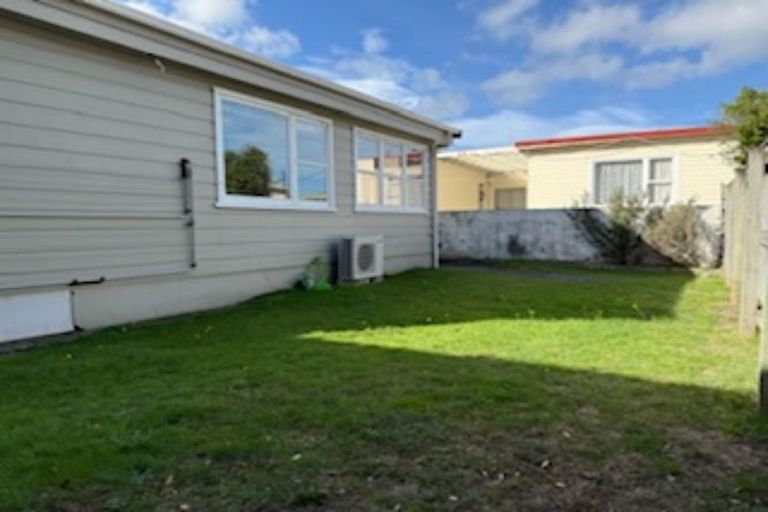 Photo of property in 5 Wha Street, Lyall Bay, Wellington, 6022
