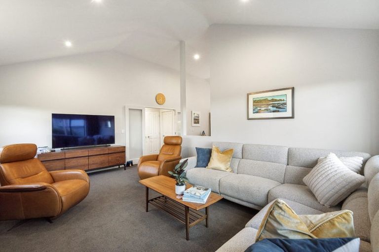 Photo of property in 83b William Bayes Place, Red Beach, 0932