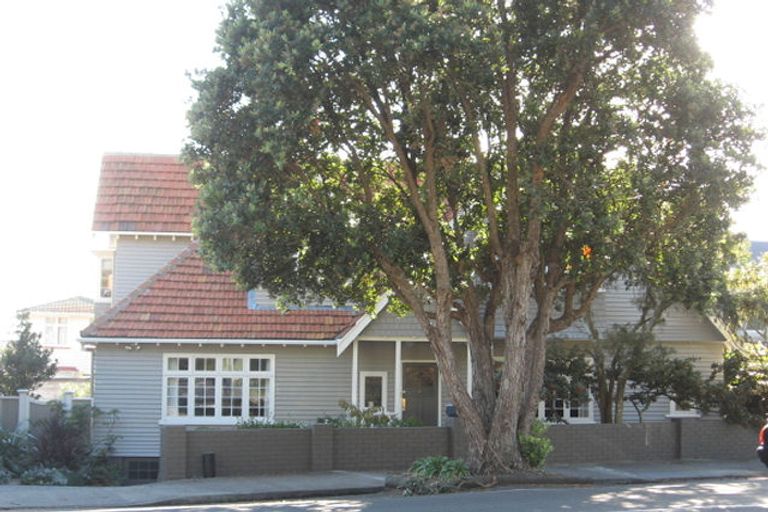 Photo of property in 86 Muritai Road, Eastbourne, Lower Hutt, 5013