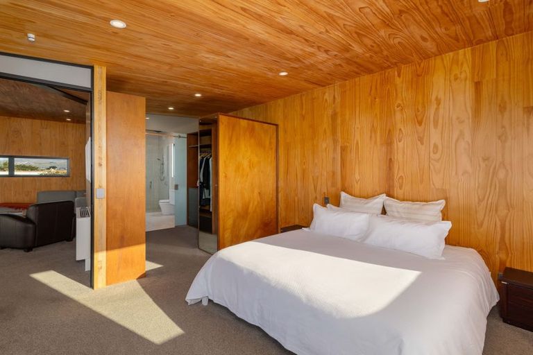 Photo of property in 320 Marine Parade, New Brighton, Christchurch, 8061