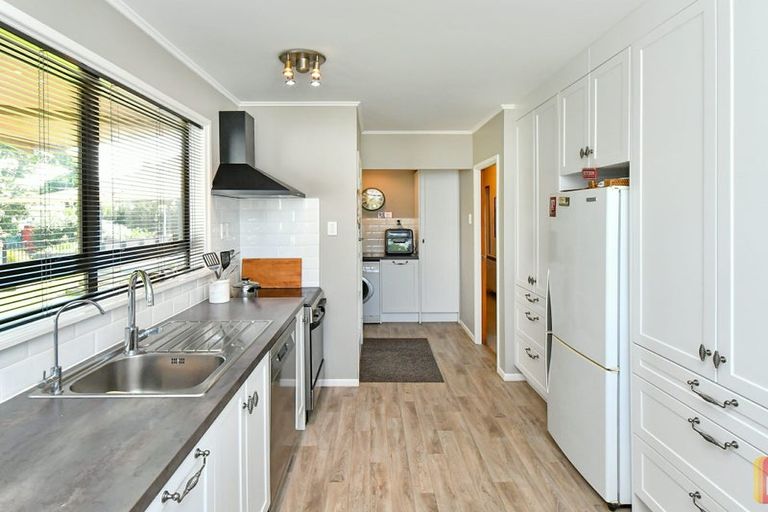 Photo of property in 8 Ainsdale Place, Manurewa, Auckland, 2102