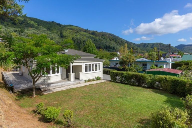Photo of property in 59 Hampden Street, Picton, 7220