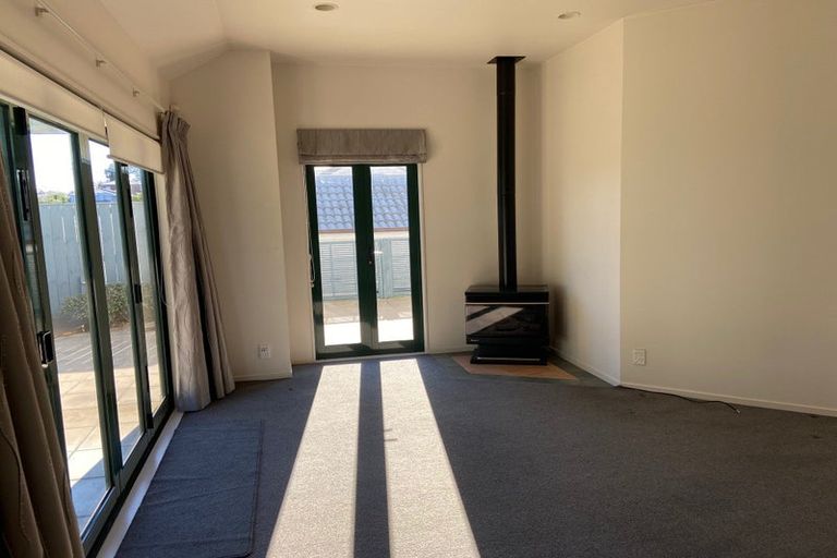 Photo of property in 1/17 Hart Road, Hauraki, Auckland, 0622