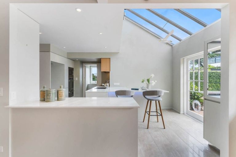 Photo of property in 206 Hurstmere Road, Takapuna, Auckland, 0622