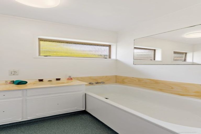 Photo of property in 116 Glenmore Road, Sunnyhills, Auckland, 2010