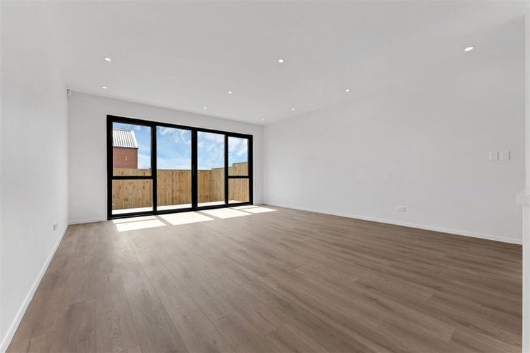 Photo of property in 12 Waimarie Drive, Karaka, 2578