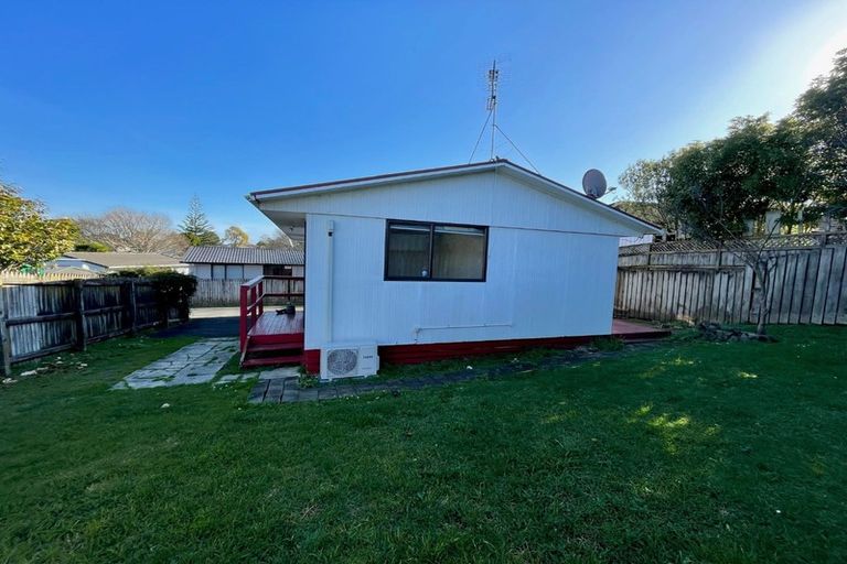 Photo of property in 2/27 Nearco Street, Randwick Park, Auckland, 2105