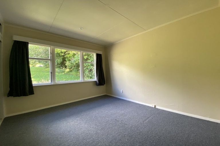 Photo of property in 118 Broderick Road, Johnsonville, Wellington, 6037