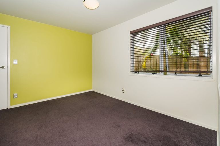 Photo of property in 34 Kiteroa Terrace, Rothesay Bay, Auckland, 0630