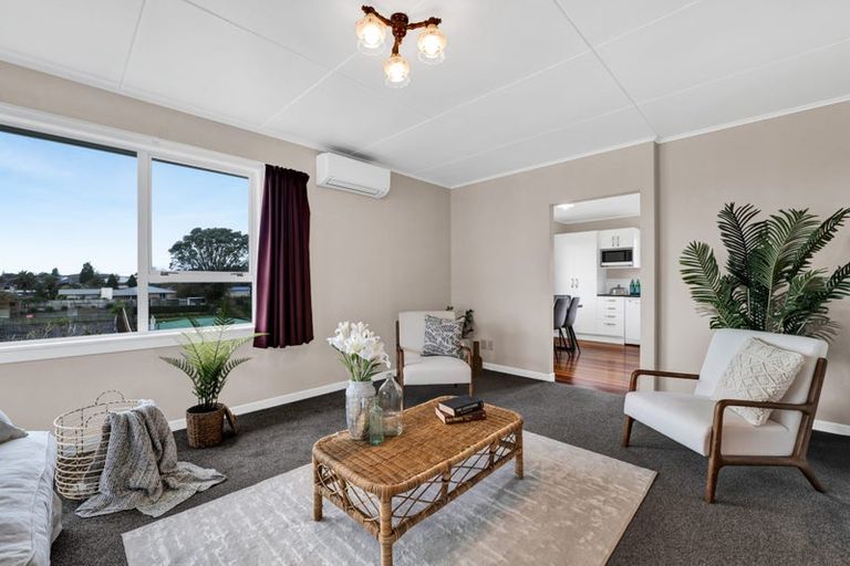 Photo of property in 62 Awanui Street, Merrilands, New Plymouth, 4312