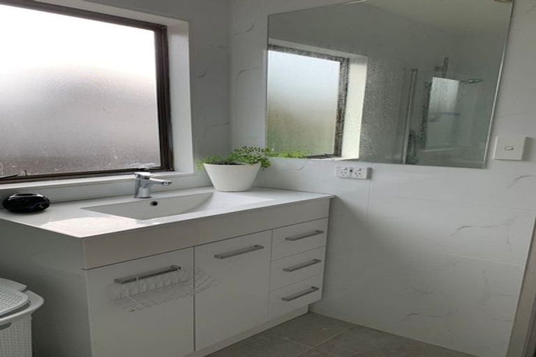 Photo of property in 2/116 Bucklands Beach Road, Bucklands Beach, Auckland, 2012