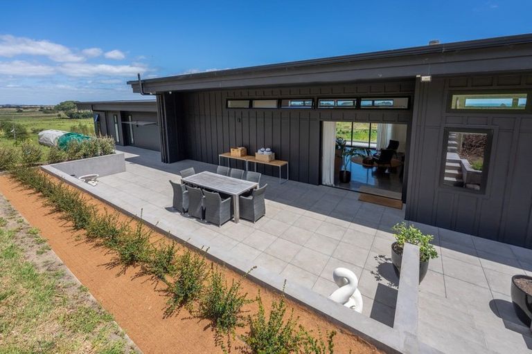 Photo of property in 80 Harakeke Road, Te Horo, Otaki, 5581