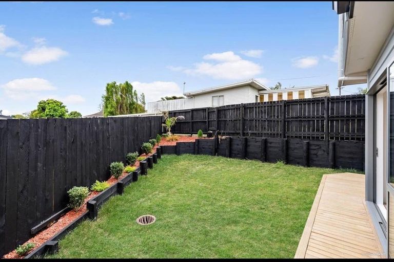 Photo of property in 24a Styca Place, Sunnyvale, Auckland, 0612
