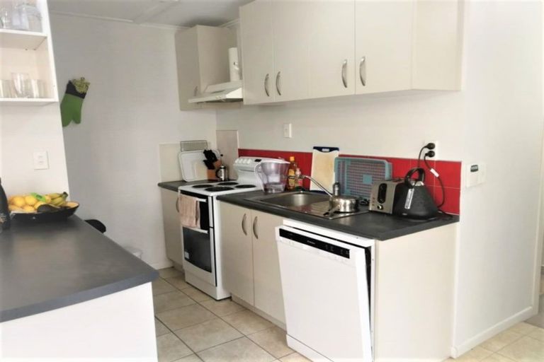 Photo of property in 16 Trinidad Road, Sunnynook, Auckland, 0620