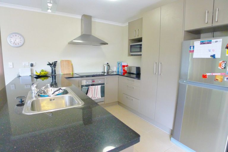 Photo of property in 2 Renata Crescent, Te Atatu Peninsula, Auckland, 0610
