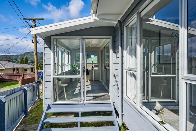 Photo of property in 2/22 Shackleton Grove, Stokes Valley, Lower Hutt, 5019