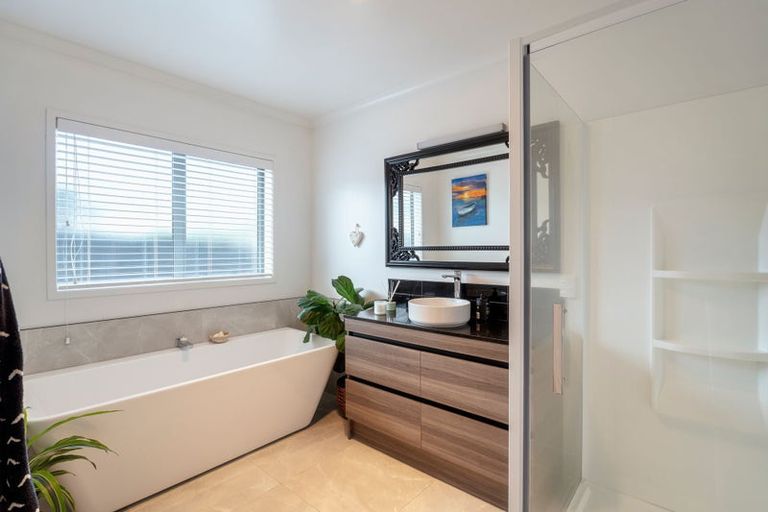 Photo of property in 325 Cook Drive, Whitianga, 3510