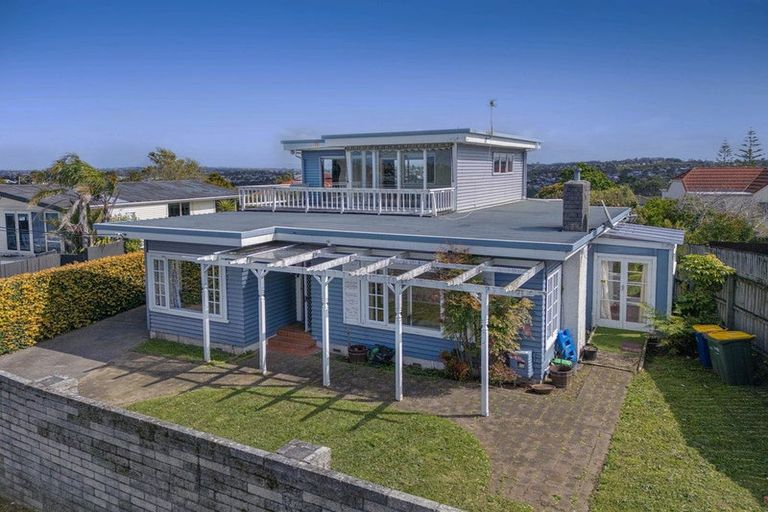 Photo of property in 330 East Coast Road, Sunnynook, Auckland, 0632