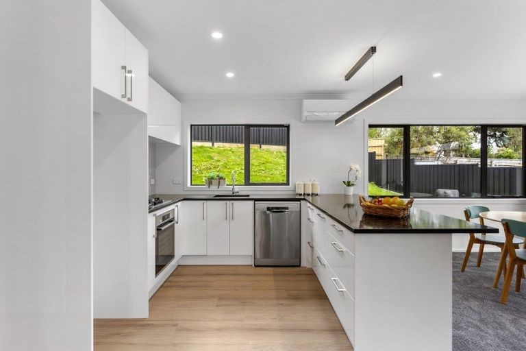 Photo of property in 3 Nikau Lane, Timberlea, Upper Hutt, 5018