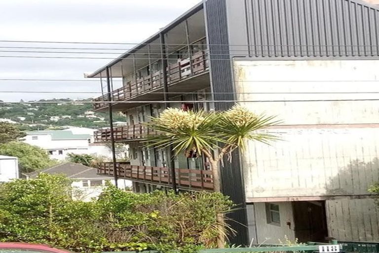 Photo of property in Beresford Apartments, 5/118 Russell Terrace, Berhampore, Wellington, 6023